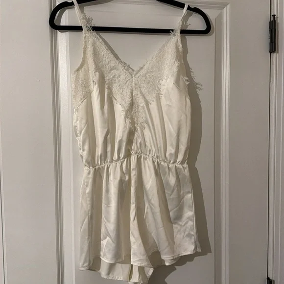 12th Tribe White Lace Bridal Robe & Lulus Jumpsuit Pajama Set - Picture 7 of 9